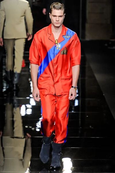 Look 19